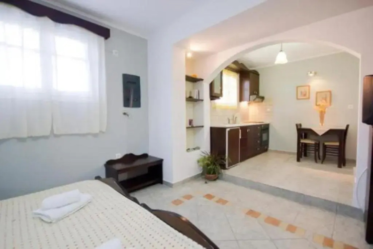 Nikos Sea view apts Milos