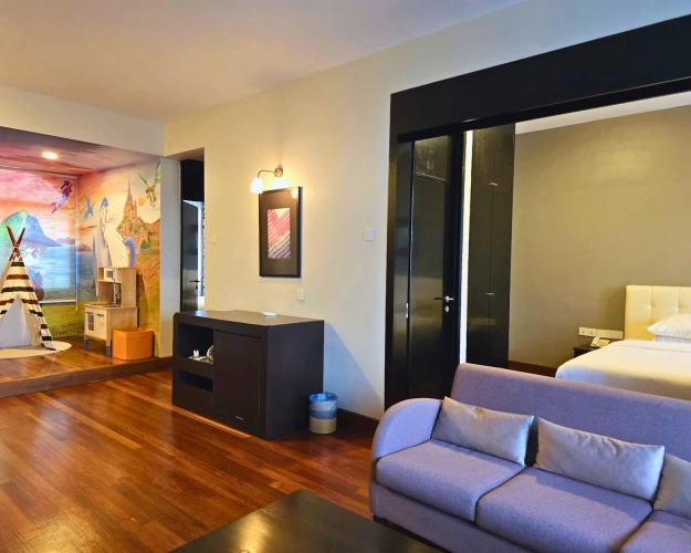 Fresno with Themed Corner (Dragon Fantasia) Family Suite