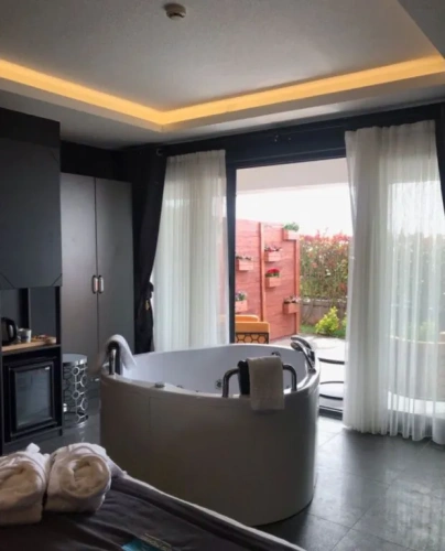 Garden with Hot Tub room