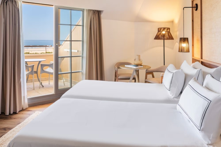 Premium Twin room with view