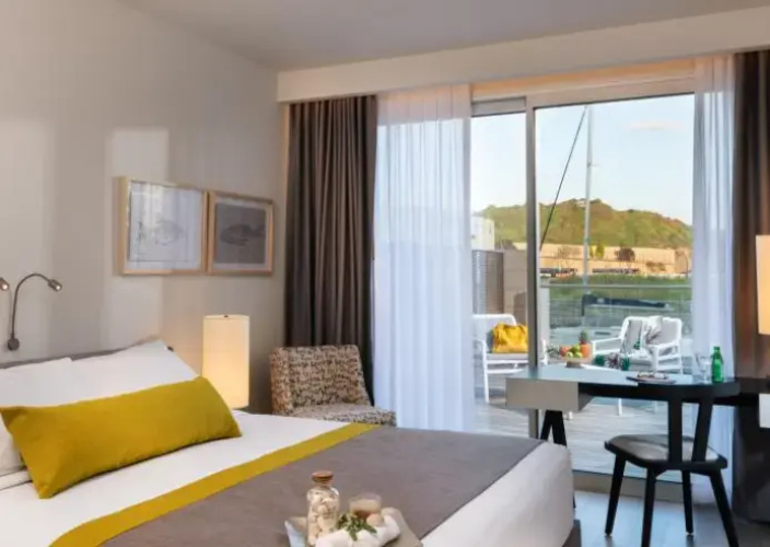 Executive Double Suite with balcony and Marina View