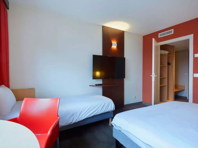 Standard Triple room