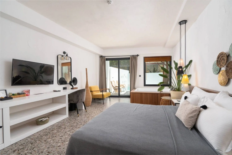 Honeymoon Royal Double Suite