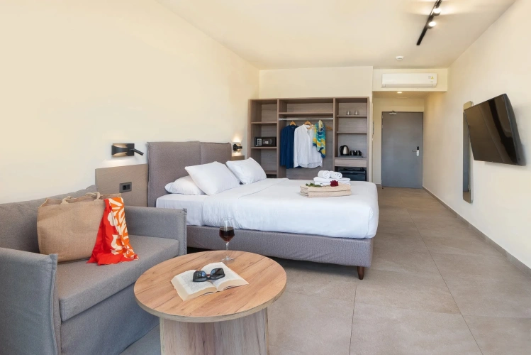 Deluxe Double room with partial sea view