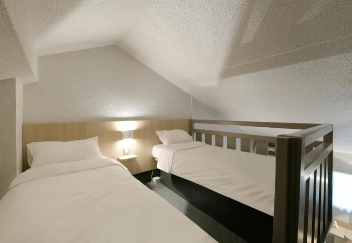Quadruple Mezzanine room
