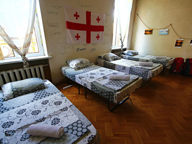 Sextuple Standard Bed in 6 Bed Dorm