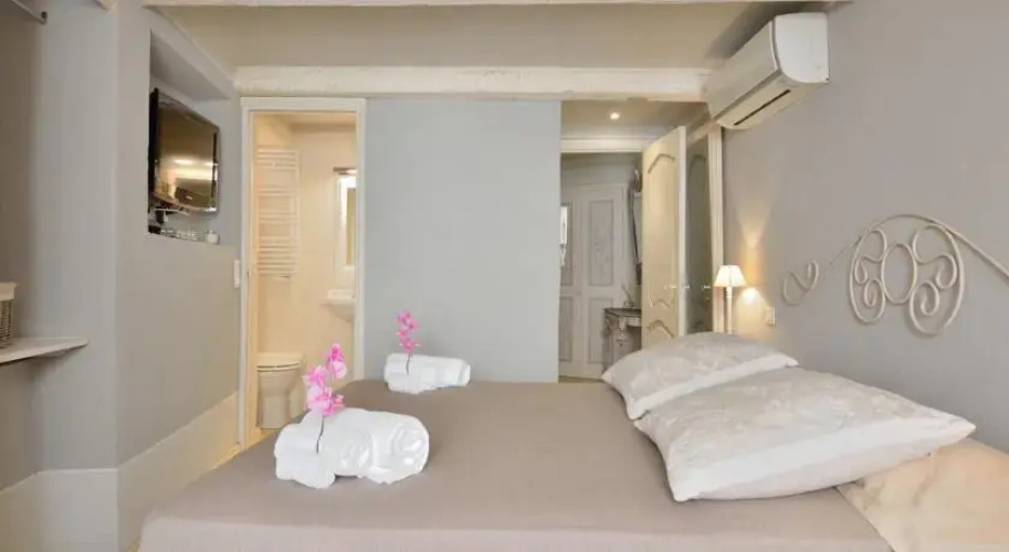 Saint Esprit (Adults Only)