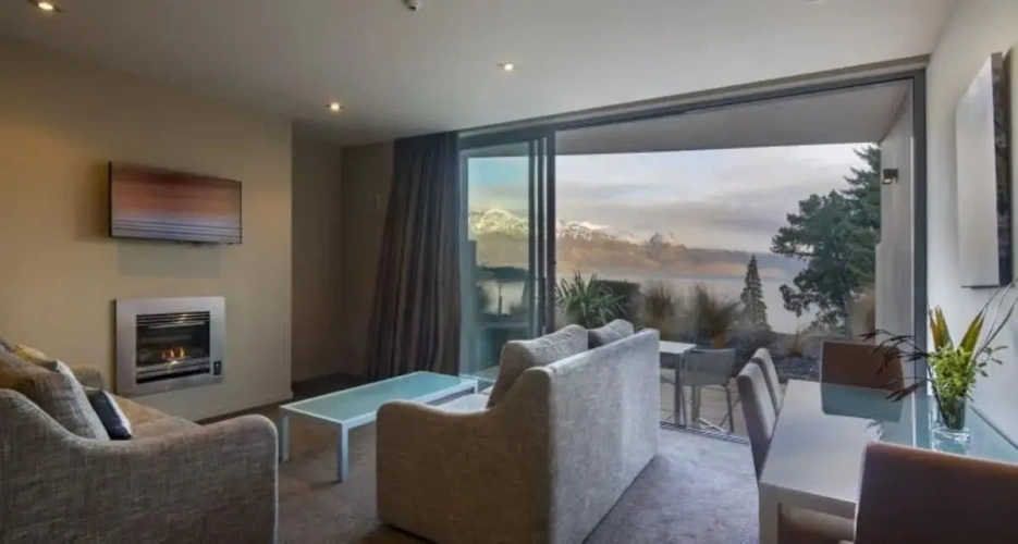 1 Bedroom Apartment with mountain view