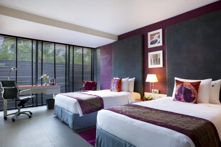 Deluxe Twin room with pool view