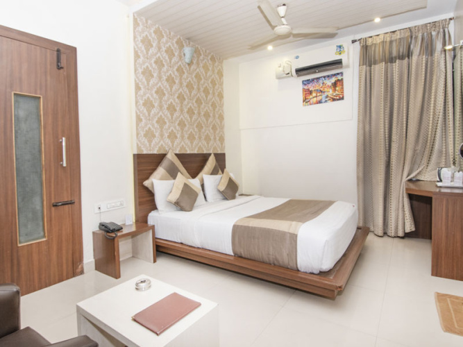Aishwarya Premier Double A/c Studio