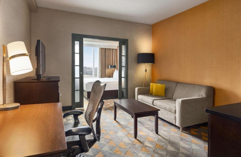 DoubleTree by Hilton Pointe Claire Montreal Airport West photo 12