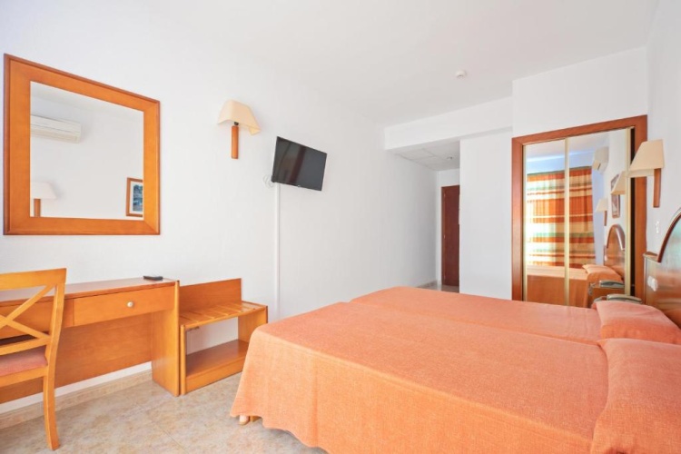Twin room with balcony