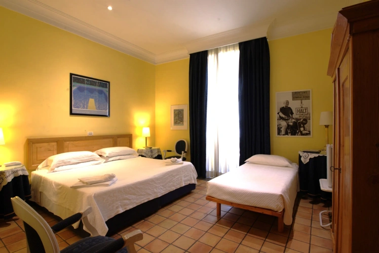 Standard Triple room