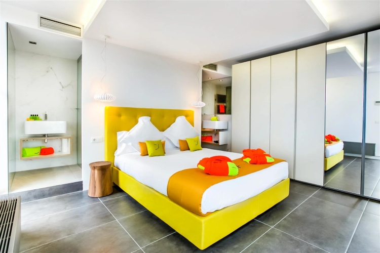 3 Bedrooms Apartment