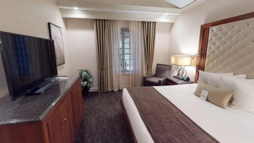 2 Bedrooms Premier ADA Accessible Sextuple Suite