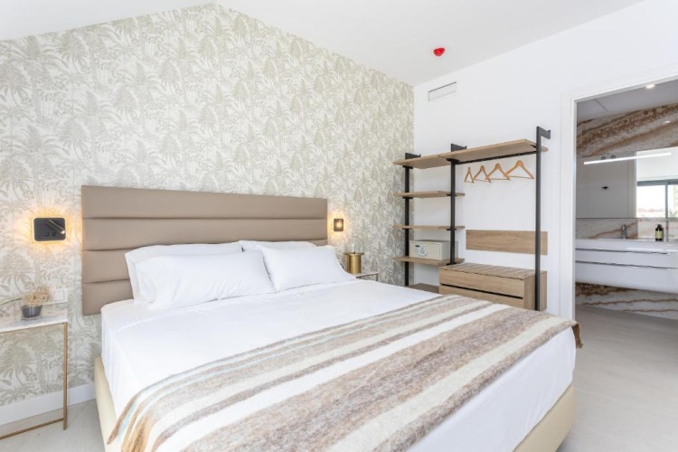 2 Bedrooms Deluxe Penthouse Apartment