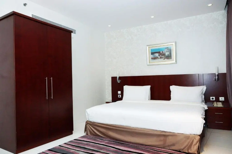 Grand Sextuple Suite