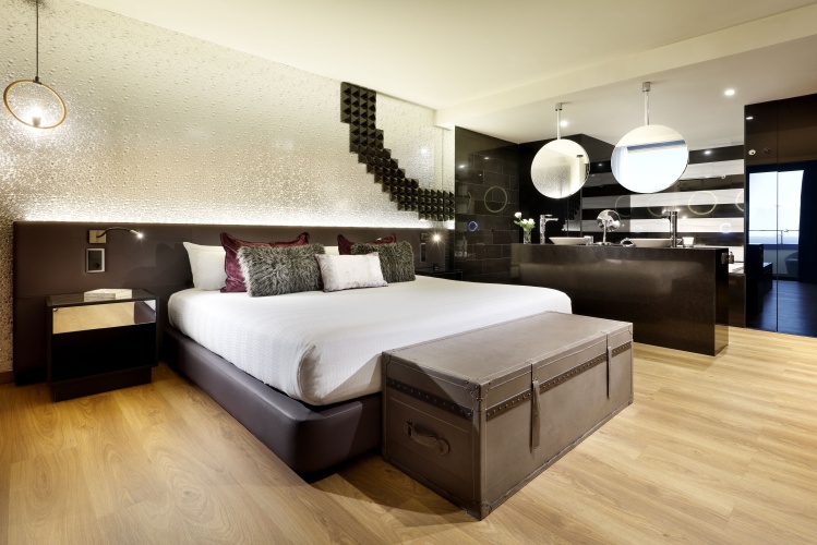 Diamond Double Suite
