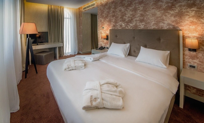 Standard Double room with city view