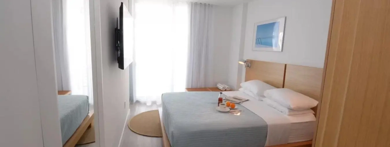 2 Bedrooms Oceanside Suite with balcony