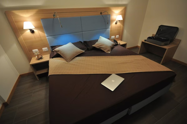 325 Tor Vergata Hotel