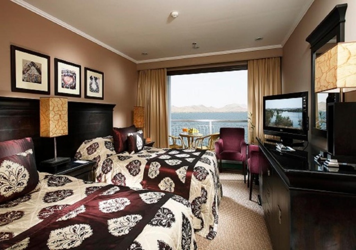 Cabin with balcony