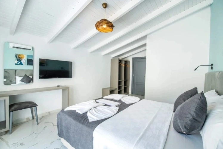 Standard Triple room with garden view