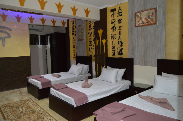 Comfort Pyramids inn