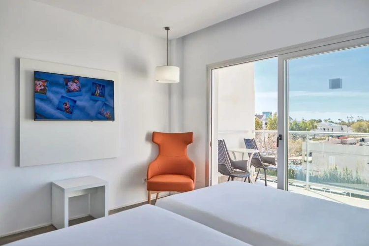 Standard Twin room