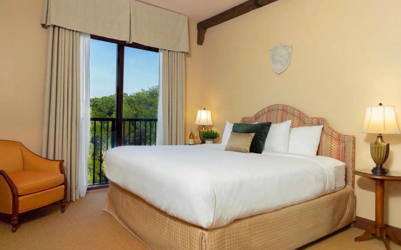 1 Bedroom Mockingbird Double Suite