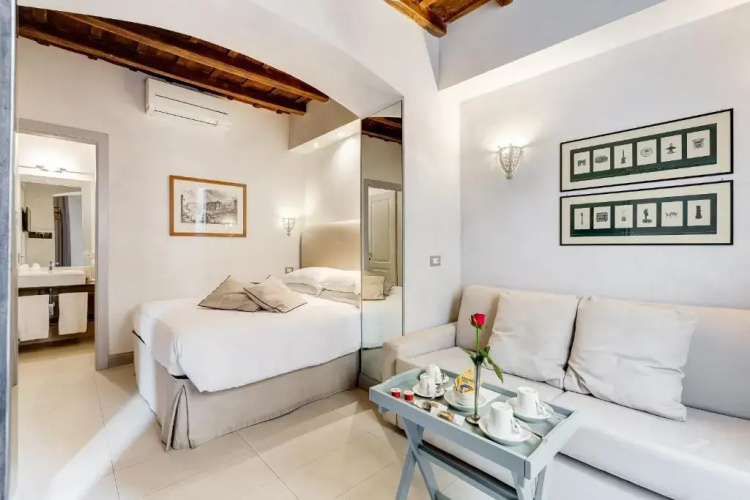 Rome Frattina 27