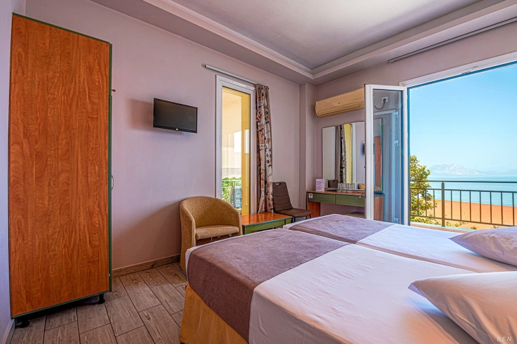 Triple room with sea view