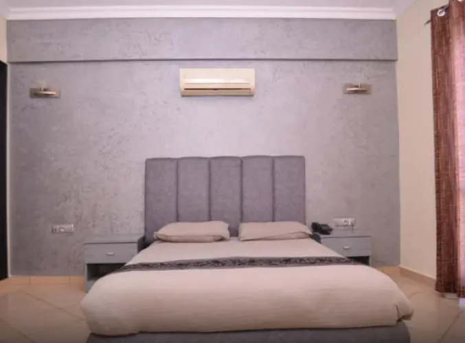 3 Bedrooms Apartment