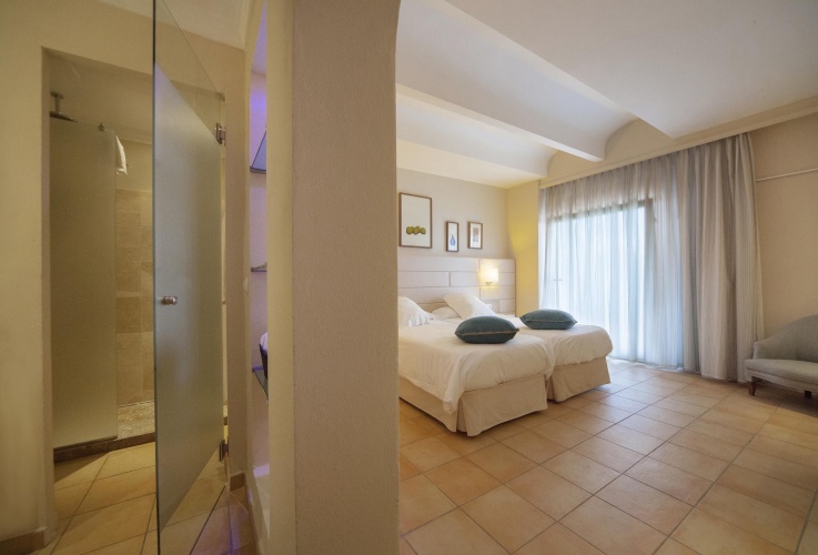 Triple room with balcony and with garden view