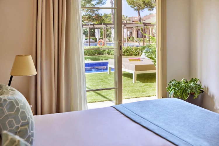 1 Bedroom Swim Up Suite