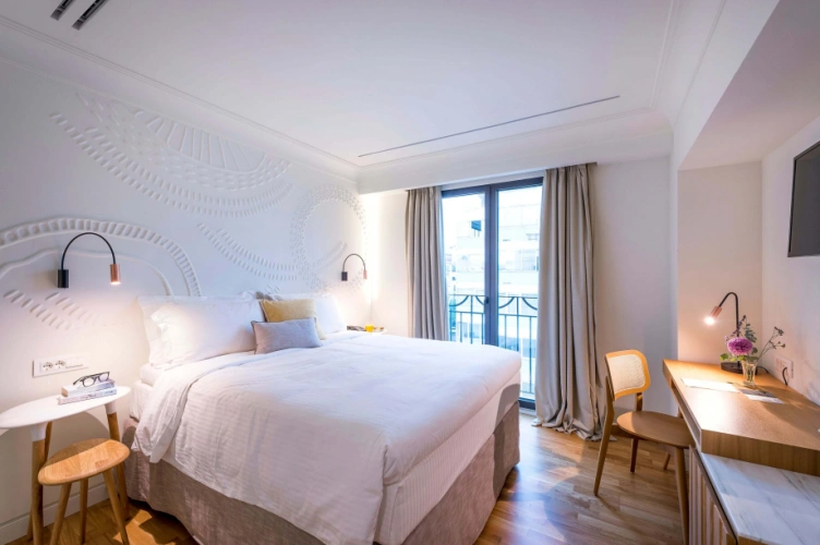 Niche room