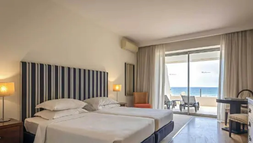 T1 Cliff Twin Suite with sea view
