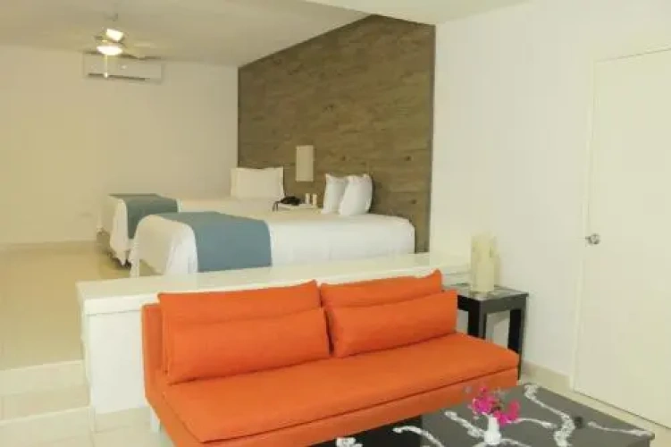 Quadruple Suite with marina view