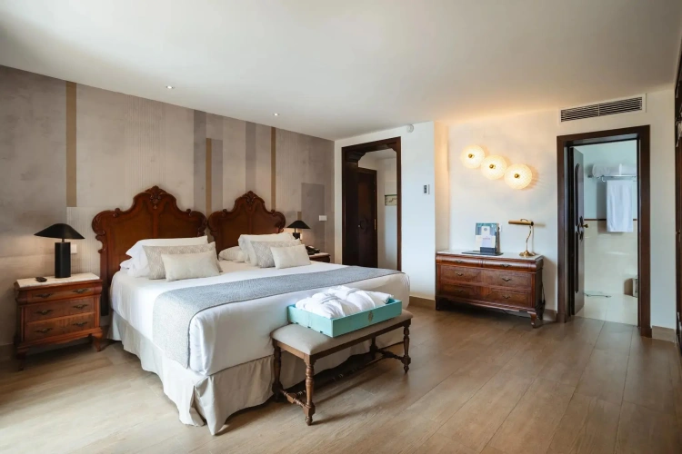 Master Double Preferred Club Suite seafront