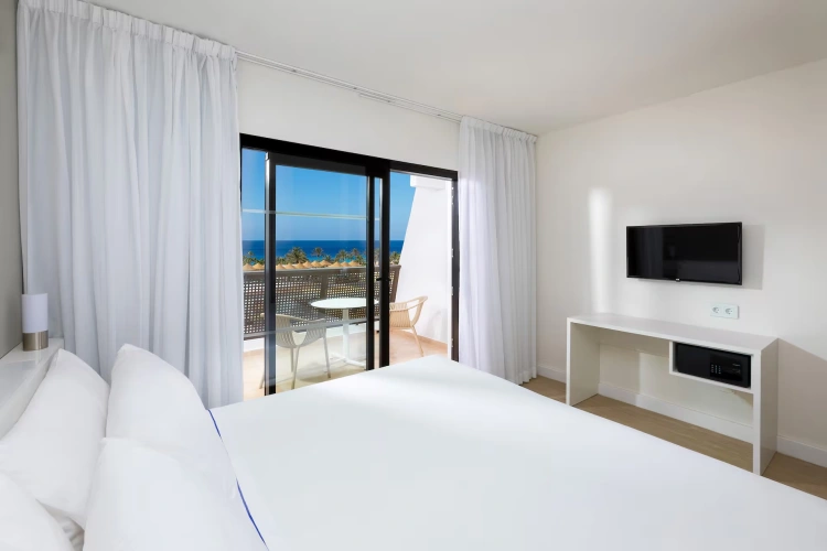 XTRA Twin Junior Suite with sea view