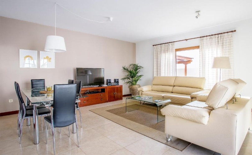 5 Bedrooms Villa