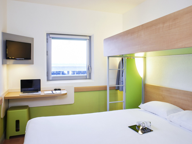 Standard Triple room
