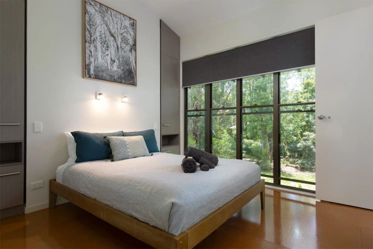 2 Bedrooms Lakehouse