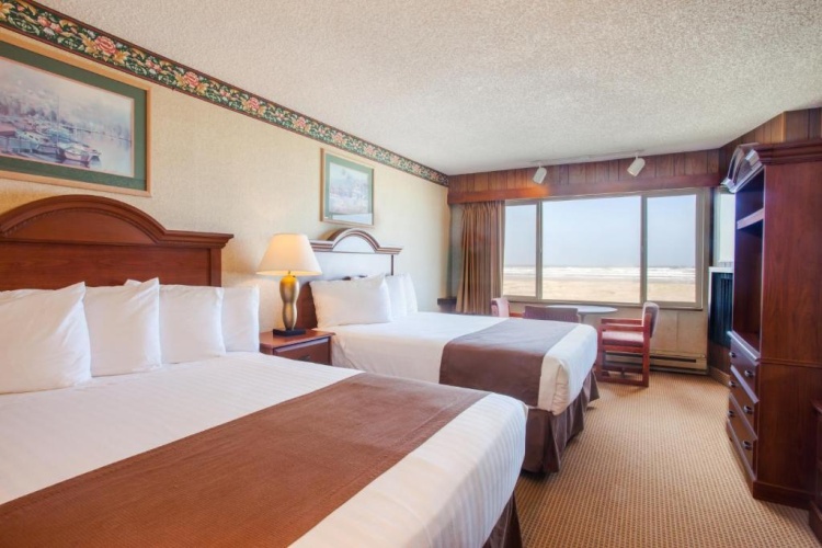 Oceanfront Quadruple room