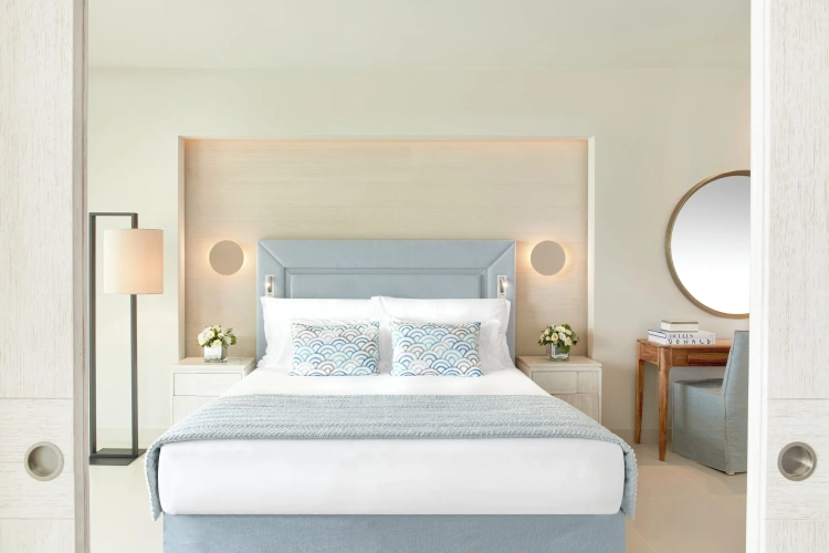 2 Bedrooms Deluxe Suite with pool view