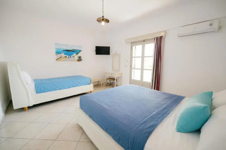 Blue Arise Fira Hotel