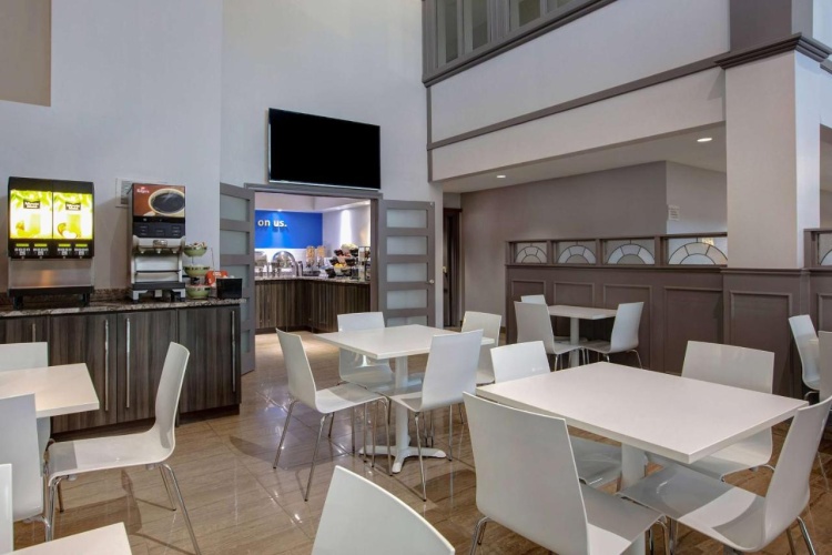 Days Inn By Wyndham Barrie photo 35