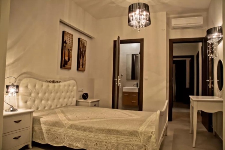 4 Bedrooms Peri Villa