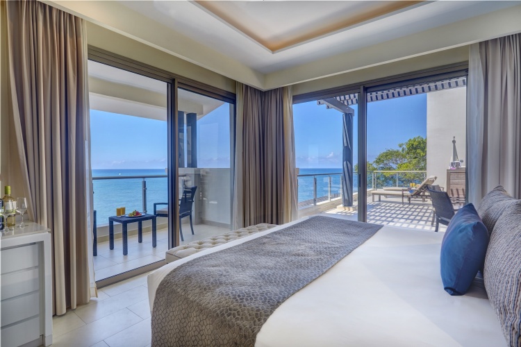 1 Bedroom Jacuzzi Diamond Club Double Penthouse Luxury Suite with ocean view