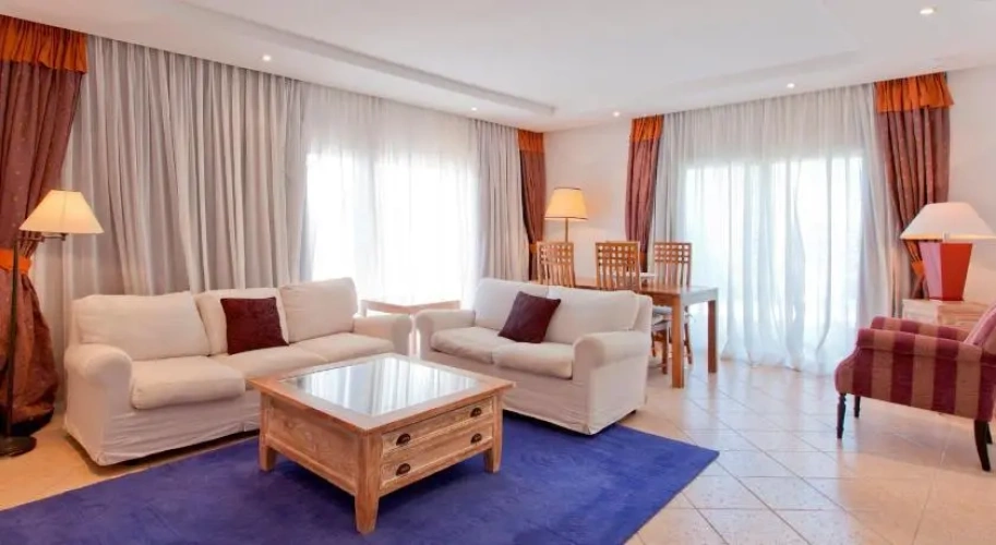 2 Bedrooms XTRA Beach House with Garden